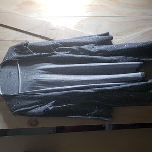 Danskin hooded robe with pockets, inner ties, with thicker ties, star design.